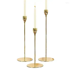テーブルのセンターピースロマンチックなディナーメタルキャンドルスティックの装飾品のキャンドルホルダー