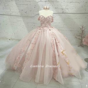 Rosa chiaro fuori dalla spalla Crystal Tulle Abito da ballo Quinceanera Abiti Floral Appliques in pizzo perle Sweet 16 Prom Party Abito da festa