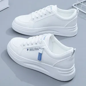Scarpe casual PU Leather White Women White Sneakers Causal Spring 2024 Studnet Side Zipper Ladies