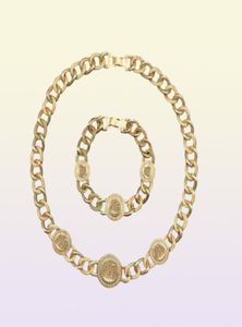 Modedesigner Halsketten gegen Anhänger Banshee Head 18K Gold plattierte Armbänder Ohrringe Ringe Geburtstag Festliches Engagement Geschenke V123356508