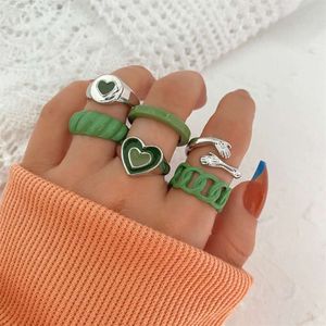 Alla moda e creativo nuovo in lega olio verde che cade amore abbracciando set di anelli di 6, stesso stile