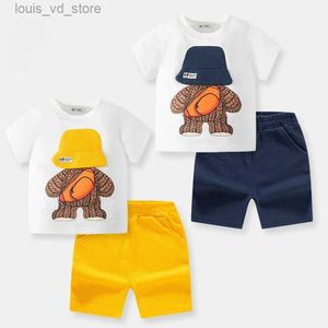 衣料品セット夏の女の子の男の子の綿服セット子供漫画ベアプリントトップとバトム2PCSスーツキッドTシャツ衣装トラックスーツT240415