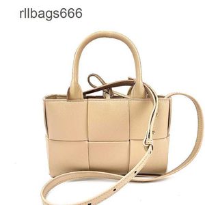 Classic Design Commuter Venata Spring/summer Arco Bottegs with Leather Girl Luxury Tote Advanced 2024 Mini Bag Texture Knitted Bags Women DFWD