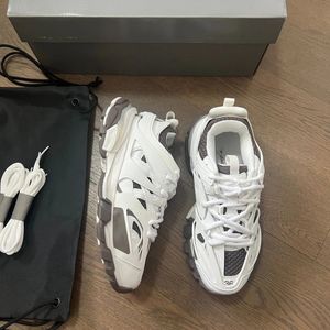 Box OG mit original Luxusmarke Männer Frauen lässige Designerschuhe Track 3 3.0 Triple White Black Sneakers Tess.S.Gomma Leder Trainer Nylon gedruckter Bahnsteig 04