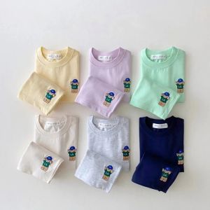 Shorts 2022 sommar ny baby korta ärmkläder set söt björn broderi t skjortor + shorts 2st.