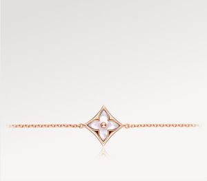 Med Box Rose Gold Classic Fashion Charm Armband Designer smycken elegant pärlemor armband för kvinnor hög kvalitet