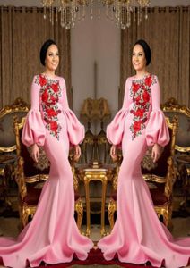 Saudi Arabic Pink Prom Dresses 2018 broderiblommor Satin sjöjungfru aftonklänningar trumpetärmar svep Train Women Formal Party 4866401