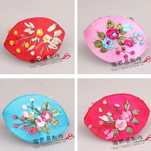 Embrulhe de presente por atacado 10pcs chinês vintage colorido colorido pitada de pitada de seda segurando bolsa de moeda/mini carteira bordada caixa de jóias bordadas