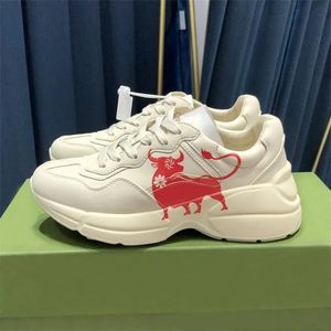 デザイナーRhyton Shoesマルチカラースニーカー男性女性トレーナーヴィンテージシャウシュールプラットフォームスニーカーストロベリーマウスマウスシューズ付きボックス2024