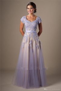 Koronkowe lawendowe koronkowe tiulowe długie skromne sukienki balowe z rękawami z czapkami aplikacje Aline podłogowe suknie wieczorowe bal