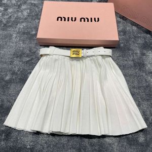 Two Piece Dress Mm23 Autumn/winter Fashion Metal Twist Button Decoration Style Academy Slim Versatile Pleated Short Skirt