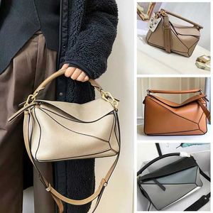 حقائب مصممة للأكياس للنساء 2024 من المألوف من الجلد الأصلي حقيبة هندسة حقيبة ميني كروسودي