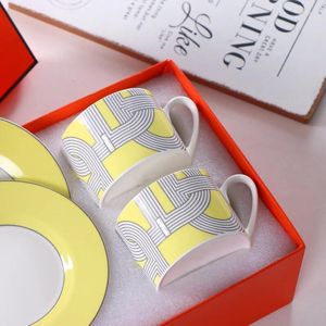 Cups Saucers Bone China European Style Western Satsment Dish Table Seary Set Ovalformed Rallye Plates Tea Cup Coffee Mug Runway