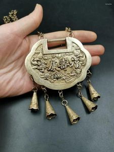 Декоративные фигурки старого китайского тибета серебряного серебряного персонажа с долговечностью замок ожерель
