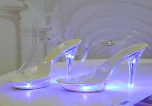 2021sexy 13 cm Ultraheeled Sandalen Stiletto -Plattform Sandalen transparente Kristallschuhe Hochzeitsschuhen LED GLOWS SHOUS Größe Y075209903