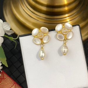 Luxury Gold-Plated Earrings Brand Designer Romantic Love Gift Högkvalitativ örhängen Högkvalitativ smycken Pendant Fashionabla Womens örhängen