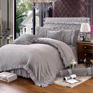 Bedding Sets 47 Pluxush Heavyweight quente Tampa de edredão macia Conjunto de 4/6Pieces Ruffles luxuosos Ruffles acolchoados picados de camiseta