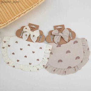 Bibs buccia panni 2 pcs/set bordo arruffato mussola in cotone bavaglini per bambini archi per ragazze stampano fiore asciugamano saliva alimentare panni di burp scarfo y240415y240417fjc3