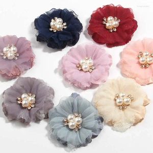 Fiori decorativi 100pcs da 6,5 cm da 2,5 pollici in pizzo tessuto in chiffon artificiale per abiti per cappelli da copricapo Accessori per capelli decorativi