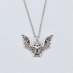 Подвесные ожерелья 1pcs Bat Charms Woman Chains Chains Jewellery Оптовая длина цепи 40 5 см.