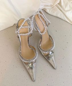 Mach Pearl Sandals 최고 품질의 고품질 고급 디자이너 투명 PVC 여성 드레스 신발 Ovski 장식 버클 힐 저녁 식사 5700095