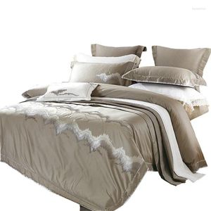 Sängkläder sätter silktryckt bomull med fyrdelar uppsättning prisvärd lyx hyllning satin broderi alla madrassöverdrag
