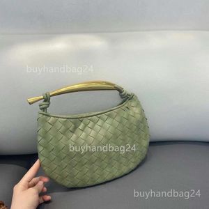 Crossbody Lady Bottgas Venetas 2024 One Sardines Torebka Projektant Torby na ramię wiosenne Nowy połowa kobiet w stylu Księżyc na nadgarstek torebka Laqo