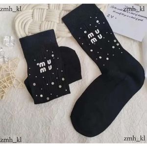 MUI MUI SOCK Calzini di cotone per donne 1 coppia Stampa lettere Designer traspirante skateboard Calzino carino Mui Sock 118