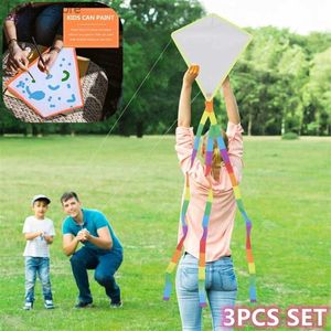 Acessórios de pipa 3 conjuntos de pipa de coloração diy fácil de voar pipa em branco Pipas de cauda longa Childrens Blank Diy Kite Color pintada à mão com linha giratória Y240416