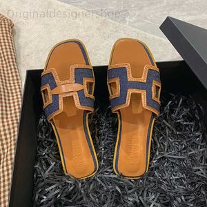 Slippers Brand Trendy Love Horse Horse Cool Slippers Para Mulheres No verão de 2024 Novos sapatos de praia em forma de FACH em forma H