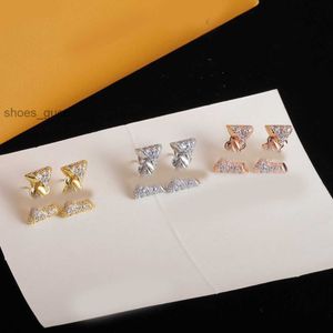 Elegante Letra de Cristal Letra Ear brinco de luxo Designer de luxo Mulheres 18K Brincos de prata de prata de ouro Acessórios para presentes de joias por atacado