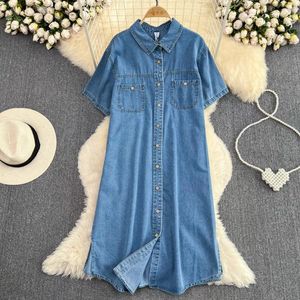 Festklänningar kvinnor sommar denim klänning koreansk stil lös kortärmad enkelbröst klänning 2024 vintage skjorta mitten av längden