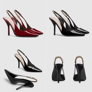 Kvinnors slingback pump 8,5 cm hög häl designer sandaler lyxiga kedjedesigner klackar skräp skor spetsiga tå dagliga outfit klänningskor kvalitet svart patent läder