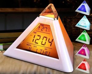 Relógios de mesa Triângulos 7 cores Alterando a temperatura LED Semana Display Digital Clock Decor Decor de cabeceira Desk242G6486629