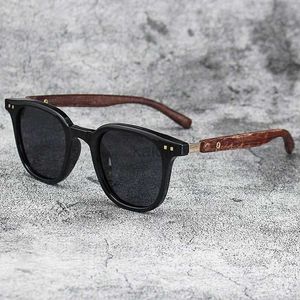 Novos óculos de sol de chegada Men Vintage Wooden Frame Classic Brand Sun Glasses Lens de revestimento Dirigindo óculos para homens/mulheres 240417