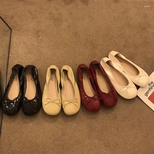 Casa -Schuhe Modeballett Frauen 2024 Frühlingslicht Mund Retro weicher Sohle vielseitiger Omas roter Wohnung