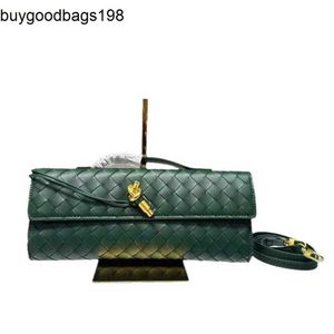 Bottegvenetas Andiamo Clutch Bag 2024 Springummer New Handmade Weaving Dinner Cowhide Handheld Liten fyrkantig en axel crossbody b7pq