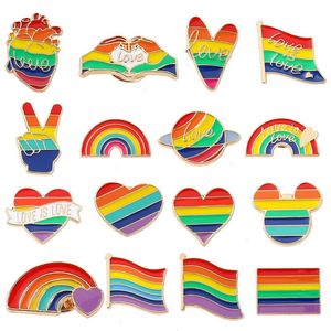 18Colors hbt Rainbow Love Baby Girl Childhood Comic Emamel Pins Söta anime filmer spel hårda emalj stift samla tecknad brosch ryggsäck hatt väska krage lapel märken