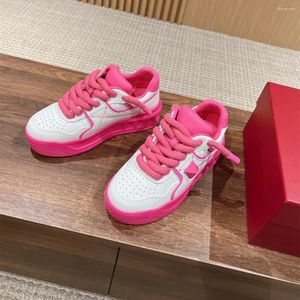 Sapatos casuais para mulheres tamanho 35-45 Casal de couro genuíno Casal de plataforma plana esportes de rebitt designer punk zapatillas mujer