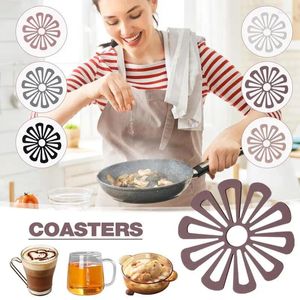 Tischmatten Töpfe Blütenförmige Anti-Scenen-Tee-Tee-Haushaltsgerichtsmatte Küchenisolierung Untersetzer für Gerichte