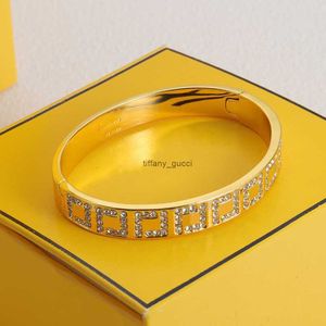 Gold Buckle Bracelet Fashion Jewelry Mens Womens Designers Gemstone Letter Alloy Bracelets Ladies Hard Body Bangle