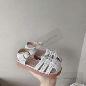 Mädchen florale Stickereien Sandalen Kinder Hollow Weaving atmungsaktiven Strandsandalen Sommer Kinder Metalle Schnallen weicher Boden lässig Schuhe Z7610