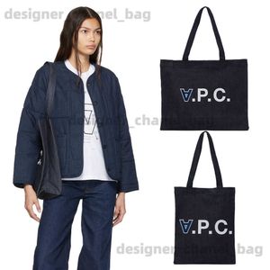 Totes Trendy AP Ny produkt denim broderad handhållen en axel canvas väska trendiga väska män och kvinnors shoppingväska T240416