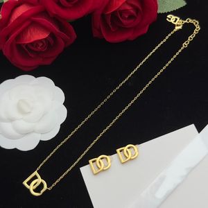 Simplicity Designer Necklace Oreg Stud D Letter Pendianti Catena Netta Orecchie da donna Bracciale Brass Brass Brass Hiphop Jewelry