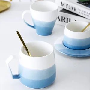 マグカップクリエイティブグラデーションシンプルな家庭用セラミックカップ浸したコーヒーの花とソーサーセット愛好家tumblrかわいい