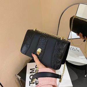 Трансграничные 23 летние сумки Advanced Snakeskin Fashion Trend Joker Diagonal Chain Small Bag 240329