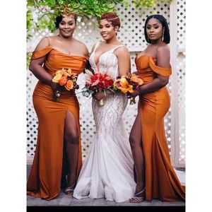Långt brända eleganta orange brudtärklänningar med delade afrikanska svarta flickor piga av hedersklänningar Robe Soiree de Mariage BC
