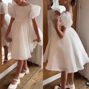 Runda nackblommor flickor klänning kort en linje formell klänning vit kort ärm organza prom party klänning för kvinnor