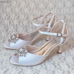 As sandálias colocam seus sapatos de sandálias de salto branco para mulheres de casamento de 6,5 cm de HEELL2404