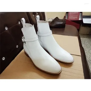 Botlar 2024 Erkek Ayakkabı El yapımı Beyaz Pu Yuvarlak Kafa Düşük Topuk Kemeri Tek Toka Moda Trendi Noel Elbise Ayak Bileği